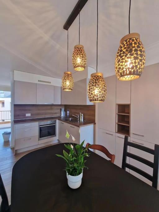 Perfect Lake View New Apartment Veytaux Bagian luar foto